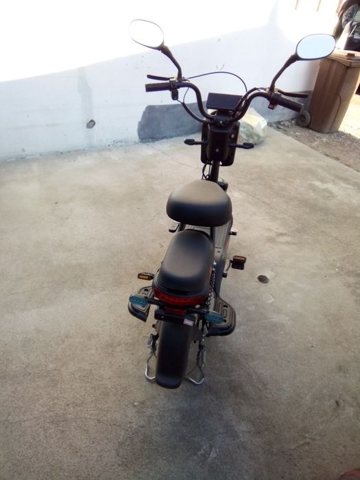 Vînd foarte foarte urgent scuter electric de 25.km.proprietar