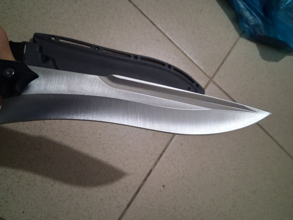 Нов нож с бокс с кания.