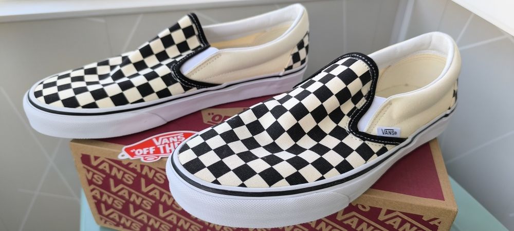 Teniși Vans Slip-On material textil, măsura 44, noi nouți, nepurtati.