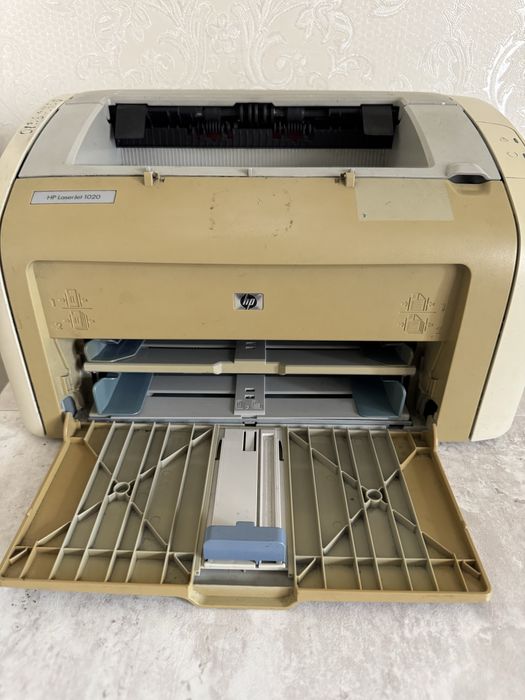 Продаи лазерный принтер марки HP Laser Jet 1020