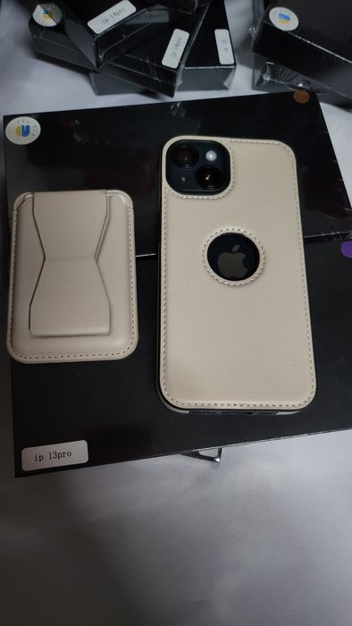 Huse IPhone noi sigilate