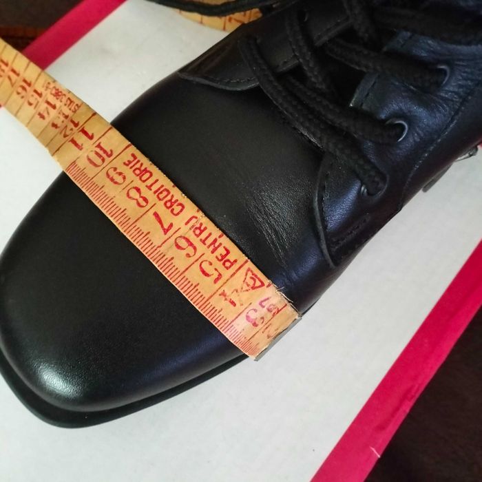 Vând ghete de damă de piele