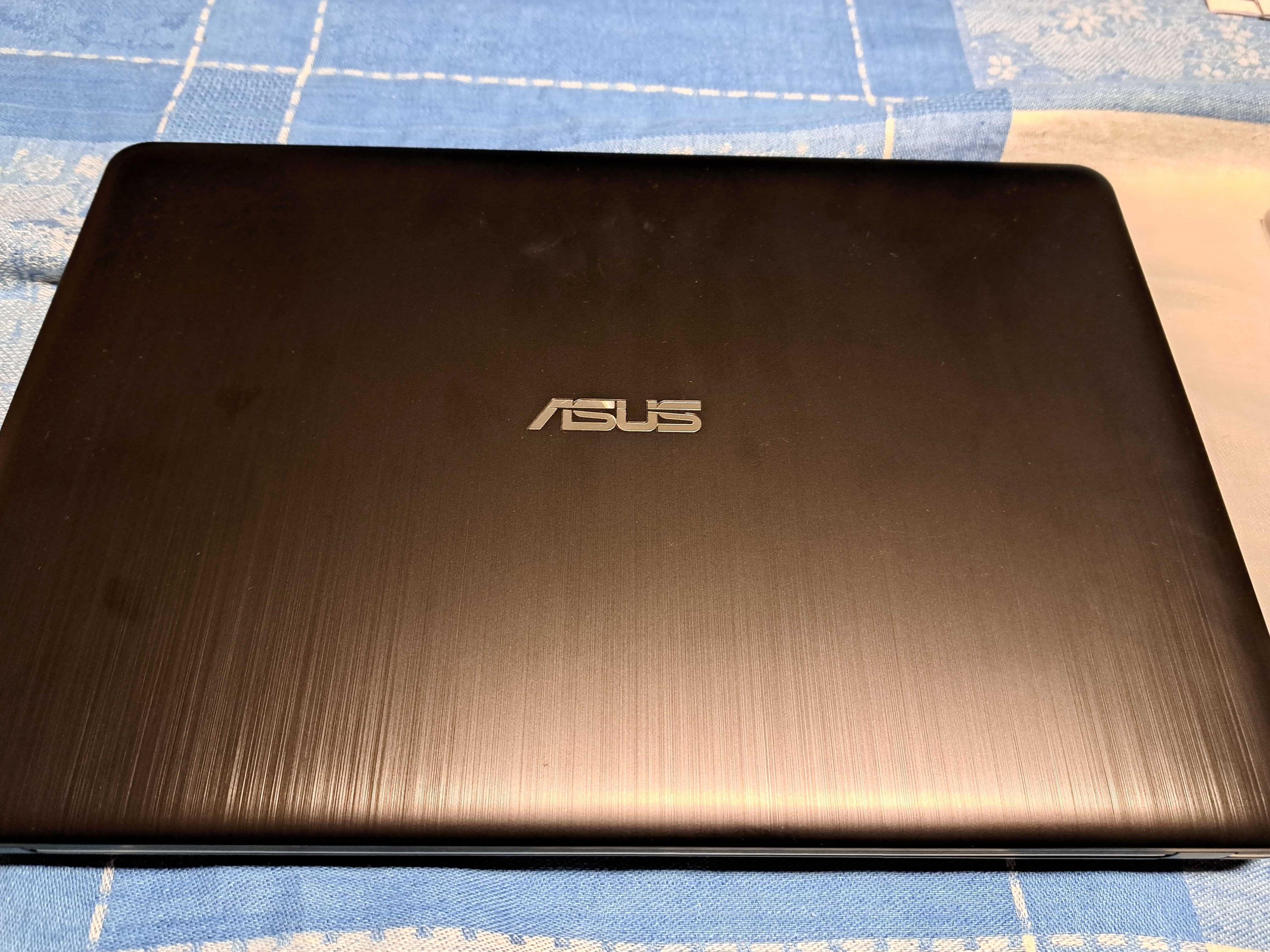 Продавам лаптоп Asus