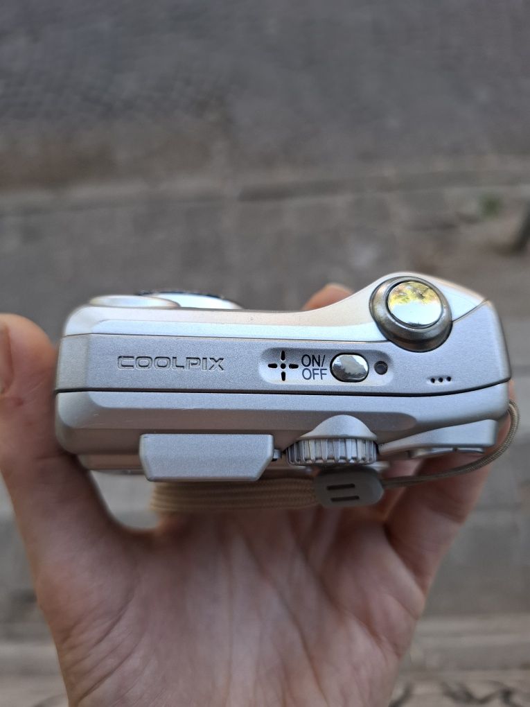 Компактен дигитален фотоапарат NIKON COOLPIX 3200