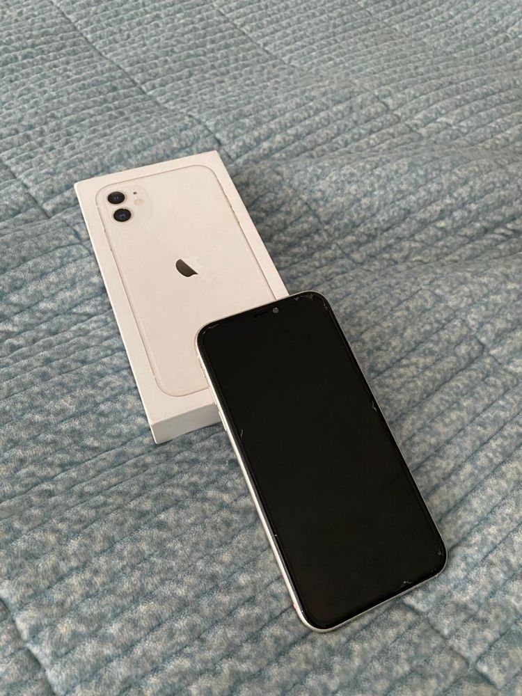 Продаю iPhone 11