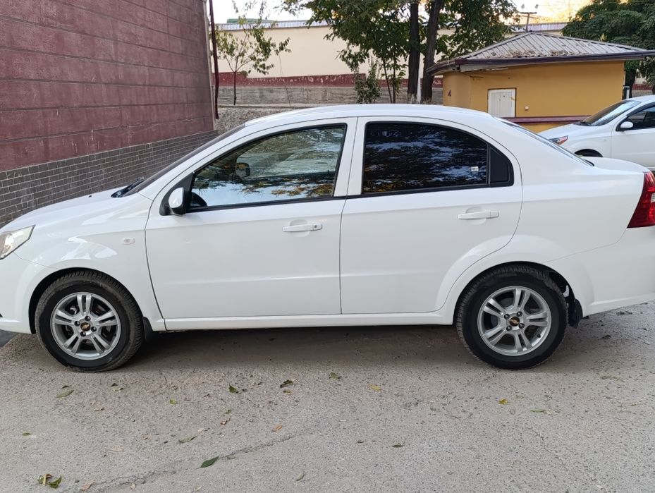 Nexia3 сотилади 8000$