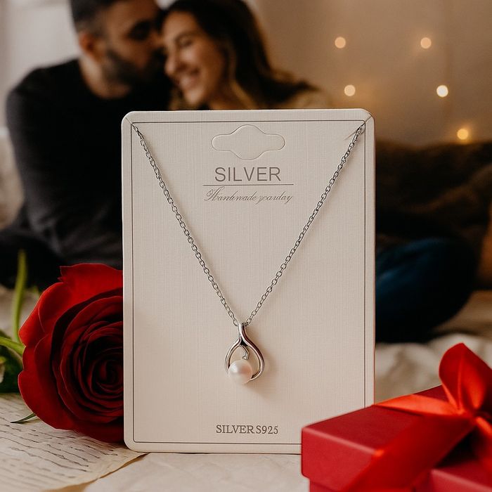Елегантно сребърно колие с перлена висулка
