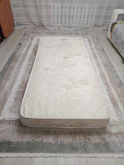 Продам матрас в хорошем состоянии