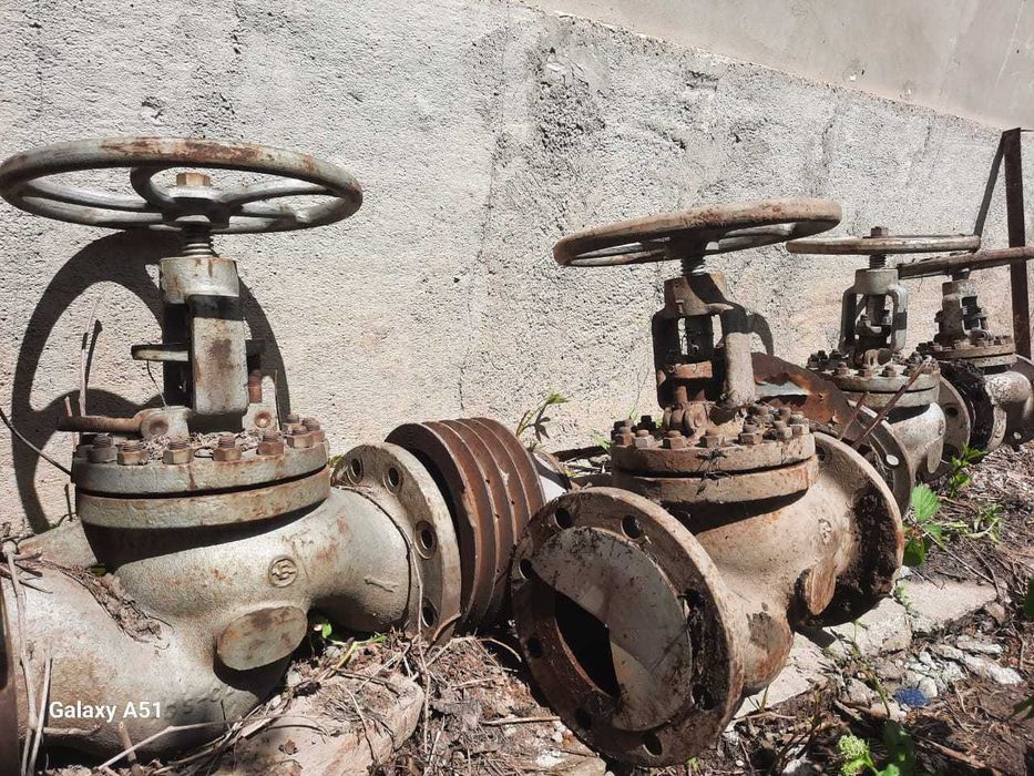 Вентиль запорный фланцевый  150 мм