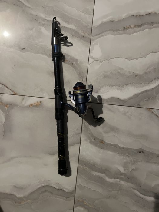 Bată de pescuit specială pentru plută