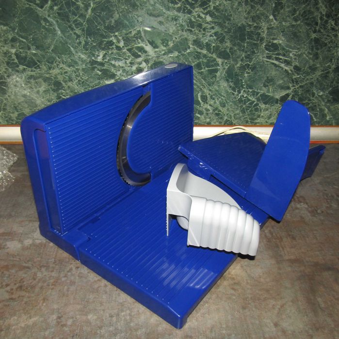 Електрическа машина за рязане на колбаси, хляб, сирена Severin, нова