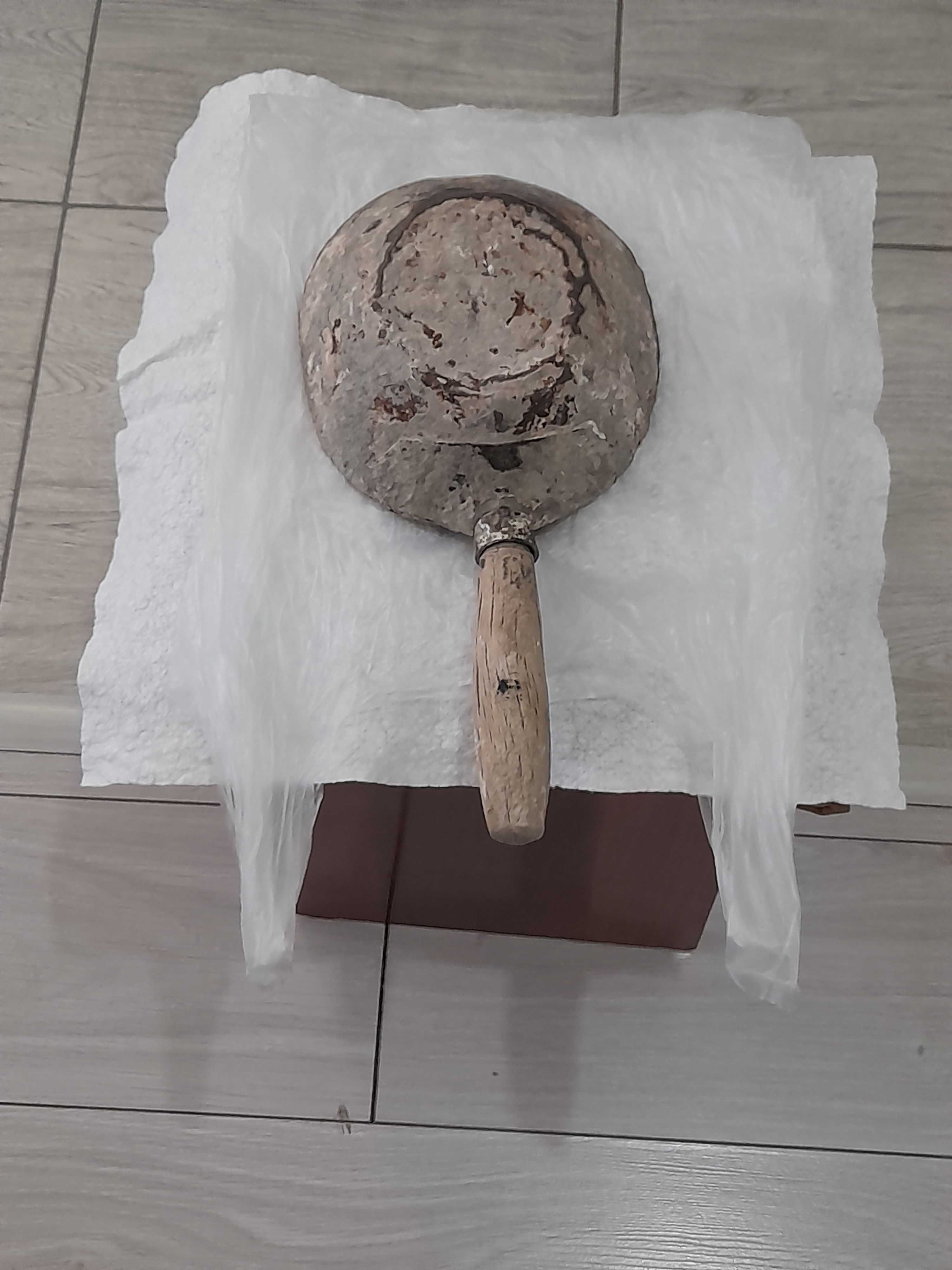 Продается ковш для строительных работ, из прочного металла, б/у.