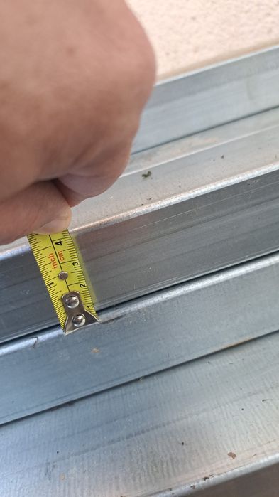 Vând rectangulara zincata 2,20x70x40mm