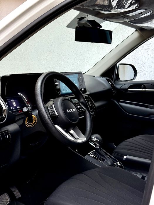 Kia Sonet 2-pozitsiya