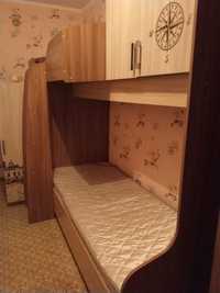 Детский шкаф и двухъярусные кровати