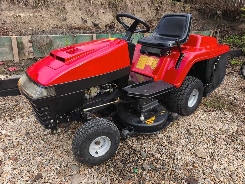 Tractoraș de tuns iarba gazon