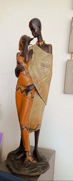 Статуетка на африканско момиче и момче