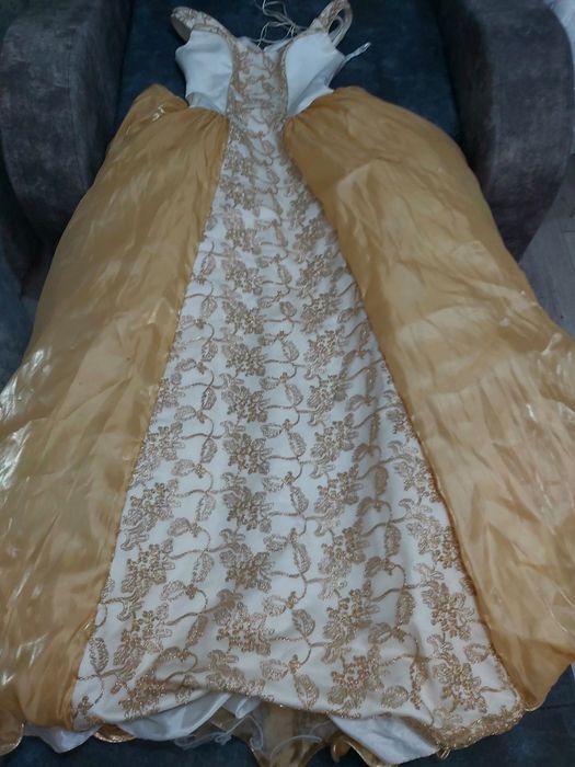 Шикарные платья 40-42 размер