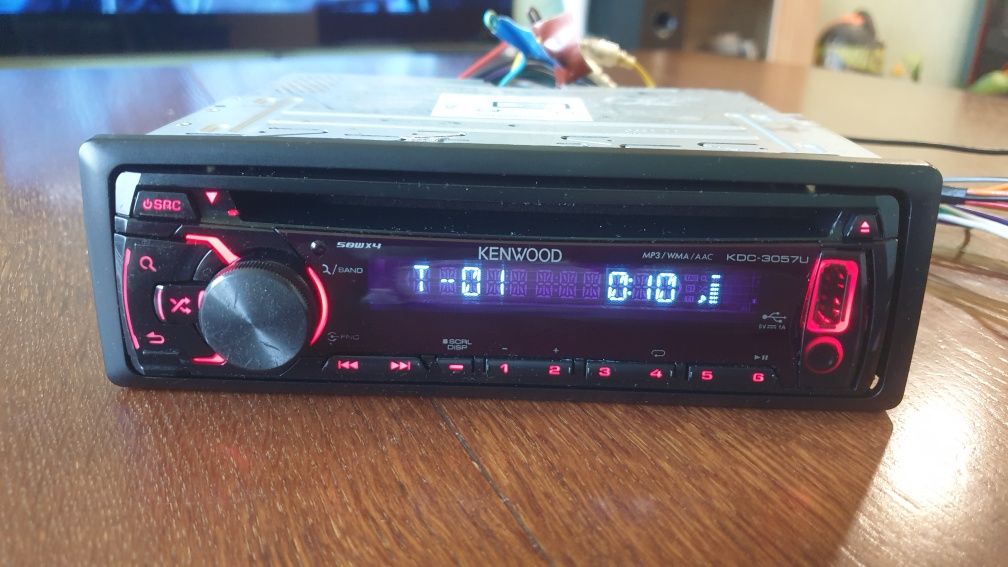 Авто плеър радио музика за кола КенуулдKenwood KDC3057U CDMP-3 USB AUX
