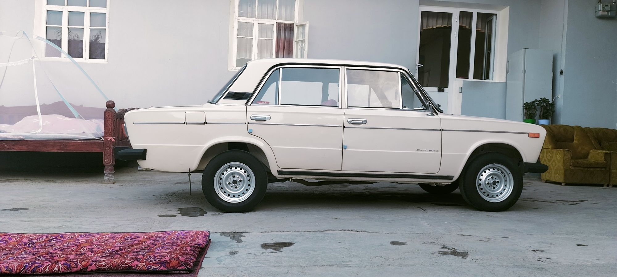 Vaz 2106 Sotiladi.Holati Alo.Mashena Faqat Ozroq Zadnimosda Ovoz Bor.