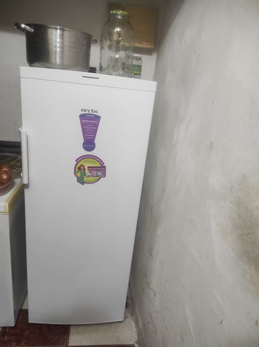 Vând lada frigorifica Arctic cu 6 sertare.In stare foarte buna