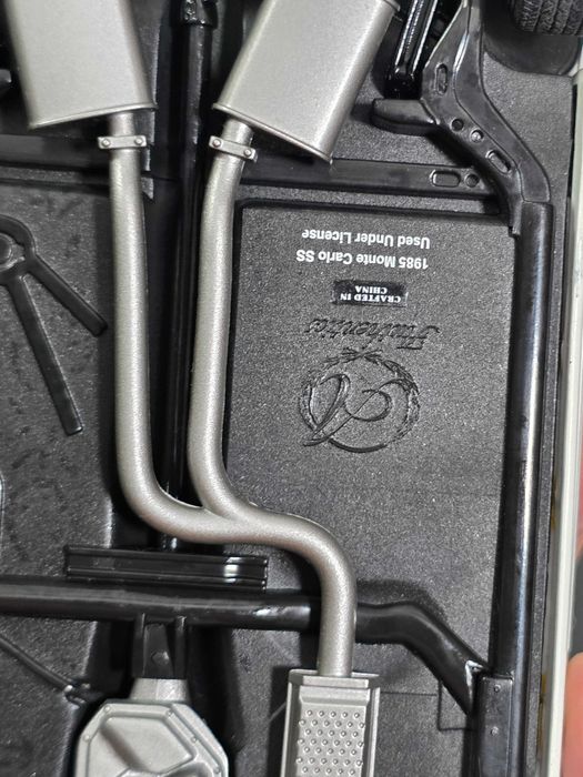 Macheta Auto 1/18 American Muscle Authentics 1985 Chevy Monte Carlo SS