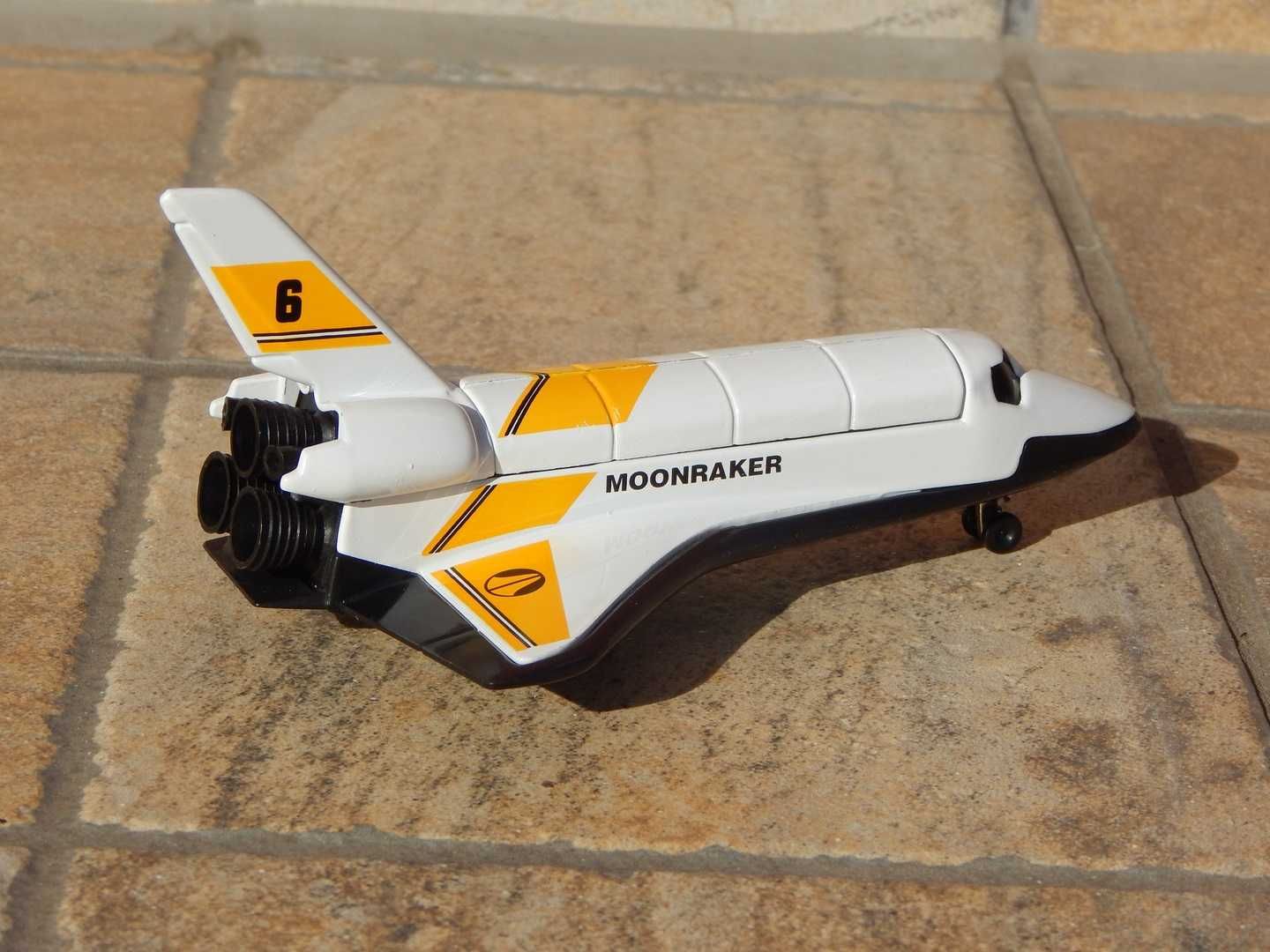 Macheta nava spatiala orbitala Space Shuttle Moonraker Corgi + satelit