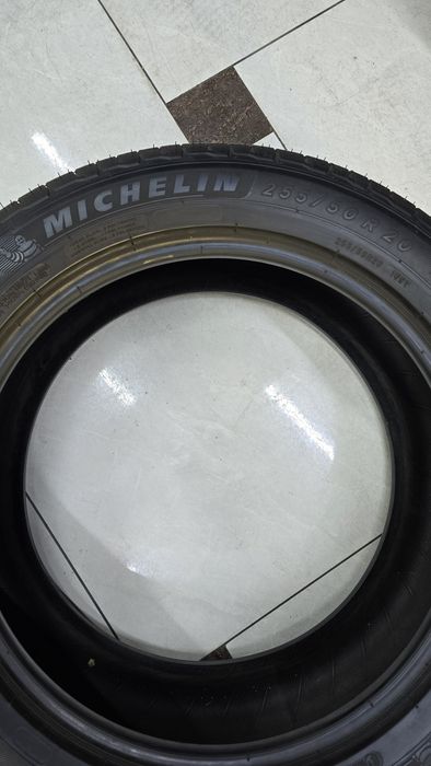 255/50/R20 Michelin