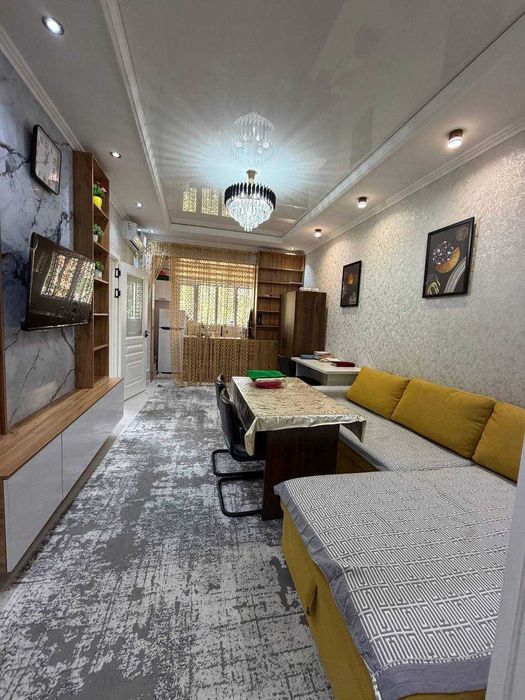 Чилонзор районда Ц-кварталда 2*3/3/5 уй сотилади.