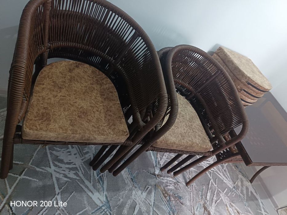 Стол-стул янги олинган ишлатилмаган Ратан стол -стули сотилади нархи