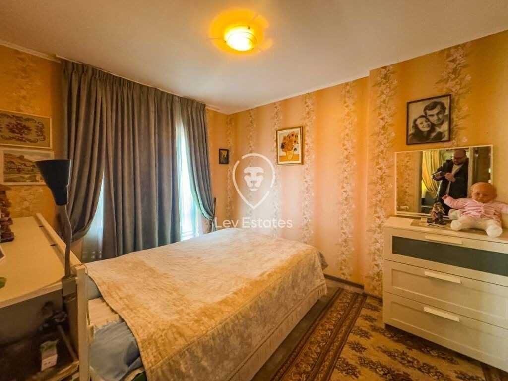Уютна двуетажна къща с парцел в Средец, област Бургас