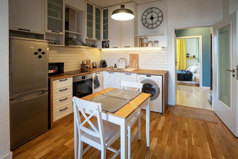 Продава се Двустаен апартамент в София, Център - 56 кв.м за 4286 €/кв.м - Снимка #1