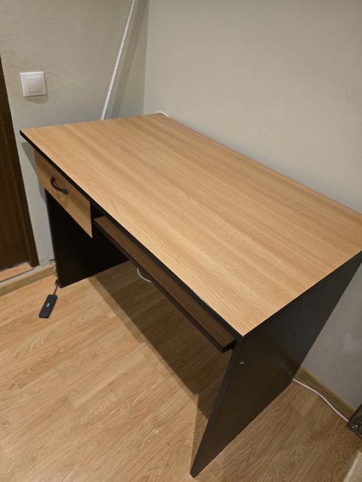 Birou cu sertar si suport tastatura