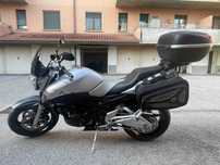 Motocicleta Suzuki GSR 600