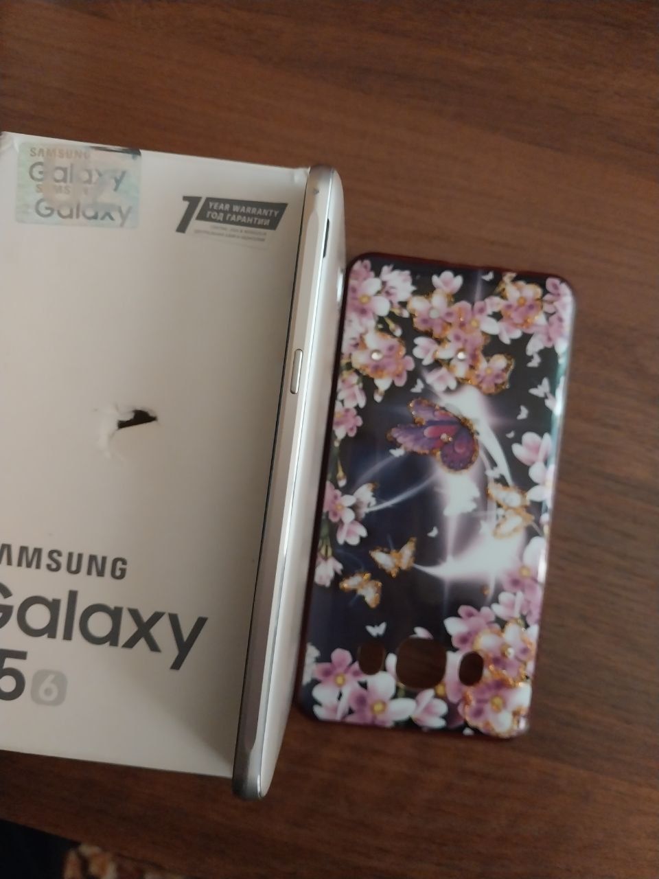 Samsung J 5 tilla rang xolati yaxshi