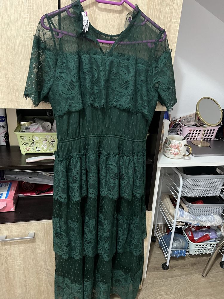 Vand rochie eleganta din dantela verde