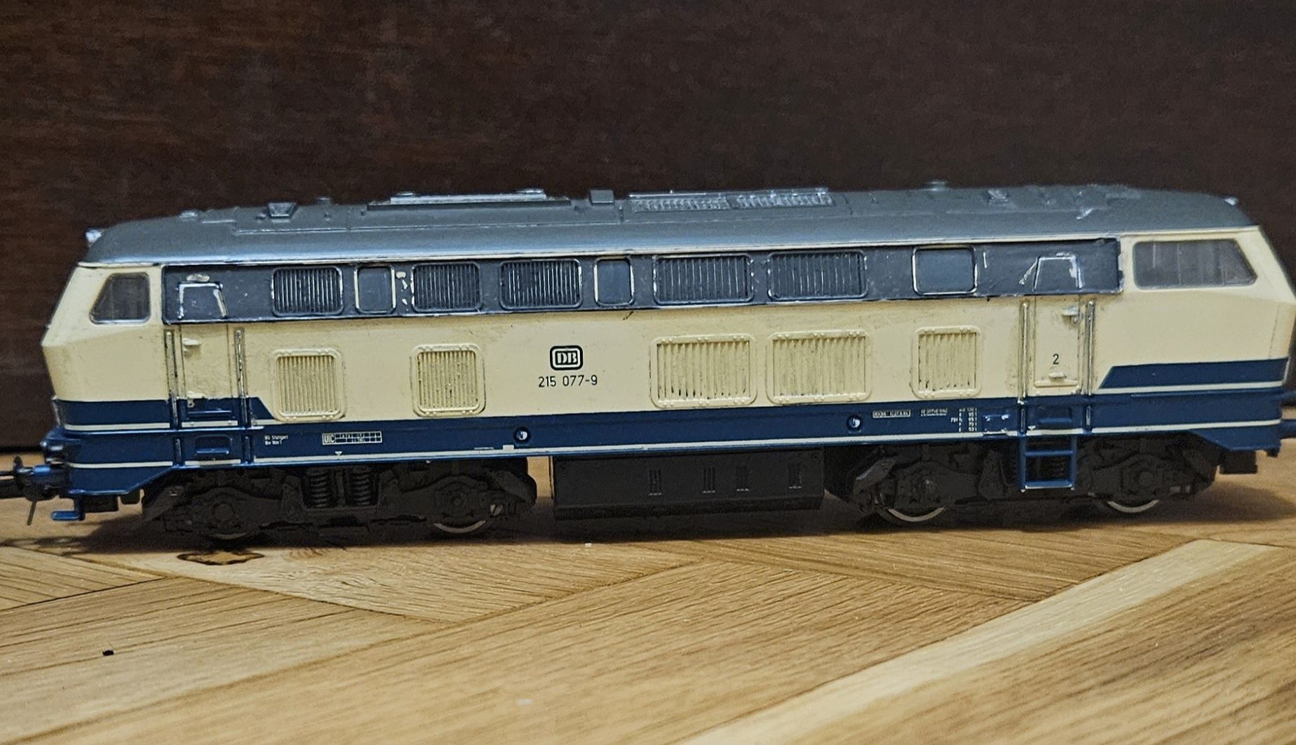 Аналогов локомотив Roco BR 215 077-9 на DB 1:87 HO