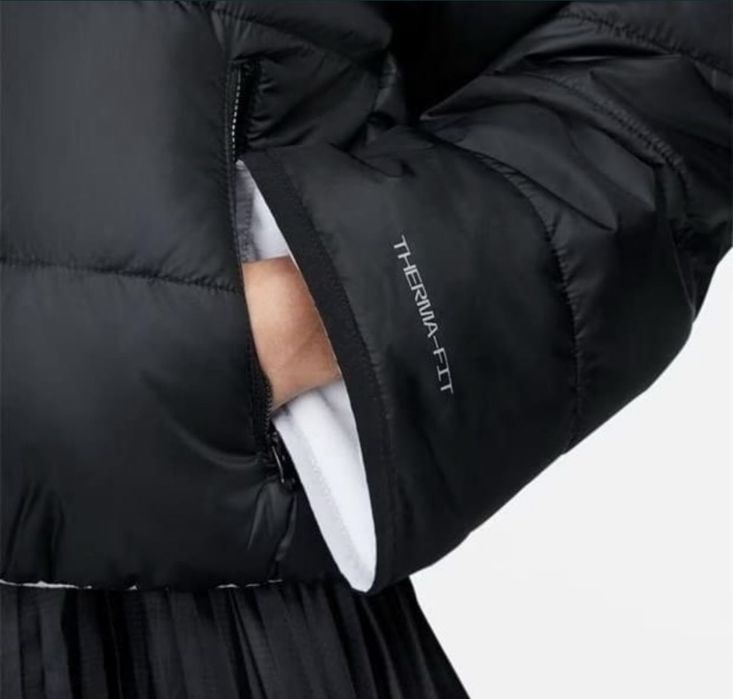 Двулицево яке Nike