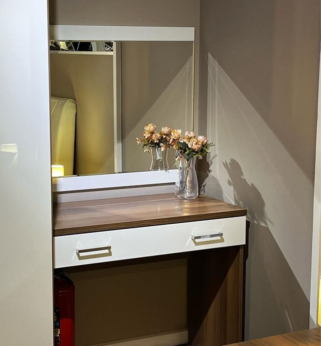 Туалетный стол+зеркало Шатура