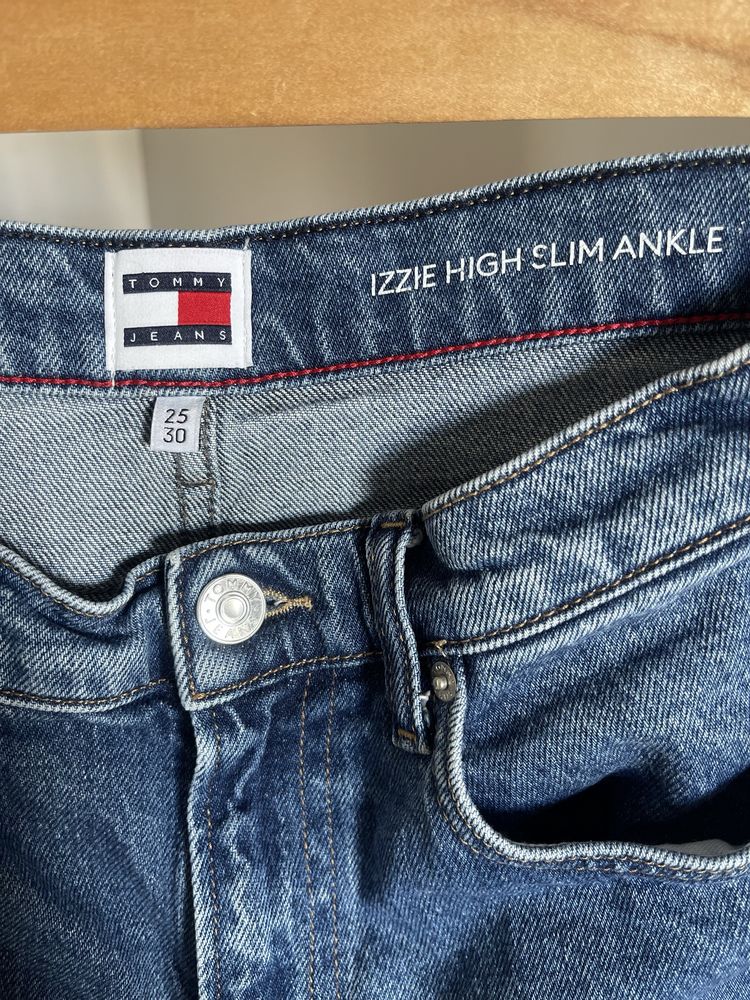 Перфектни дънки на Tommy Hilfiger Izzi