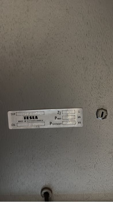 Boxe TESLA pentru pick-up