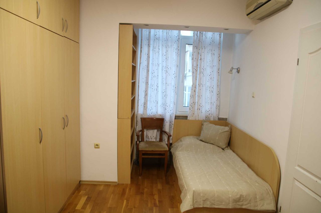 Дава се под наем Тристаен апартамент в Варна, Център - 78 кв.м за 612 € - Снимка #6