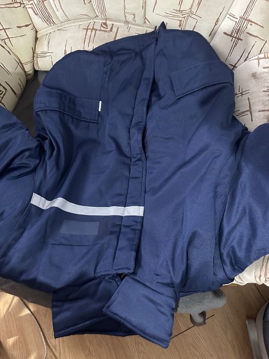 Pantaloni, bluze si geci  noi de munca