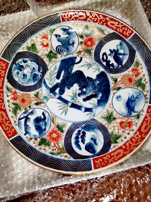 Антикварна китайска порцеланова чиния ръчно рисувана диаметър 26 см.