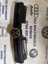 Grila dintre faruri vw golf 6