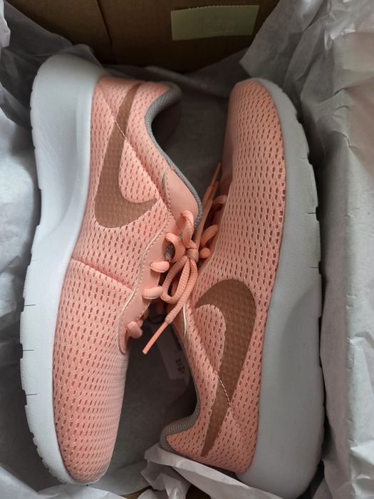 Vand adidasi Nike