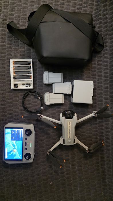 VAND Drona DJI Mini3 Fly More COMBO
