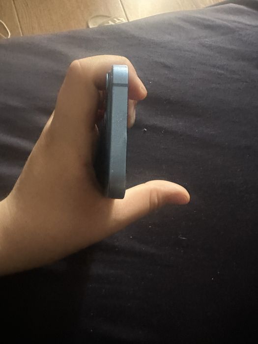 Vand iphone 13 mini 256g sanatate la baterie 81 ține mult bateria