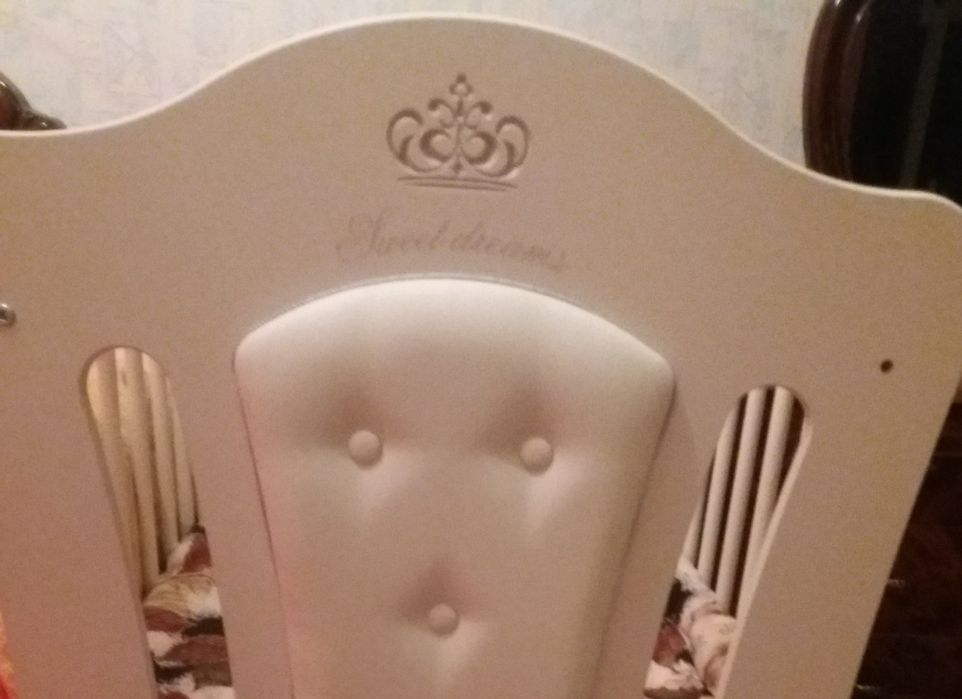 Продам детскую кроватку с матрасом