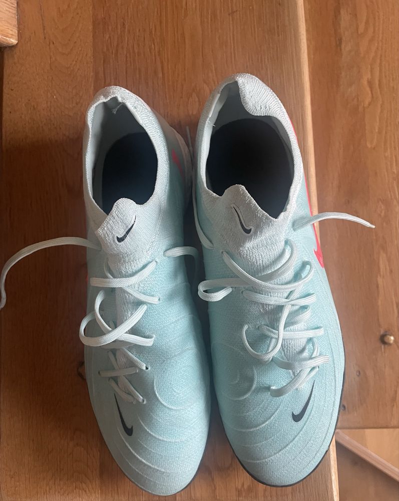Продавам футболни обувки Nike Phantom GX 2 Pro